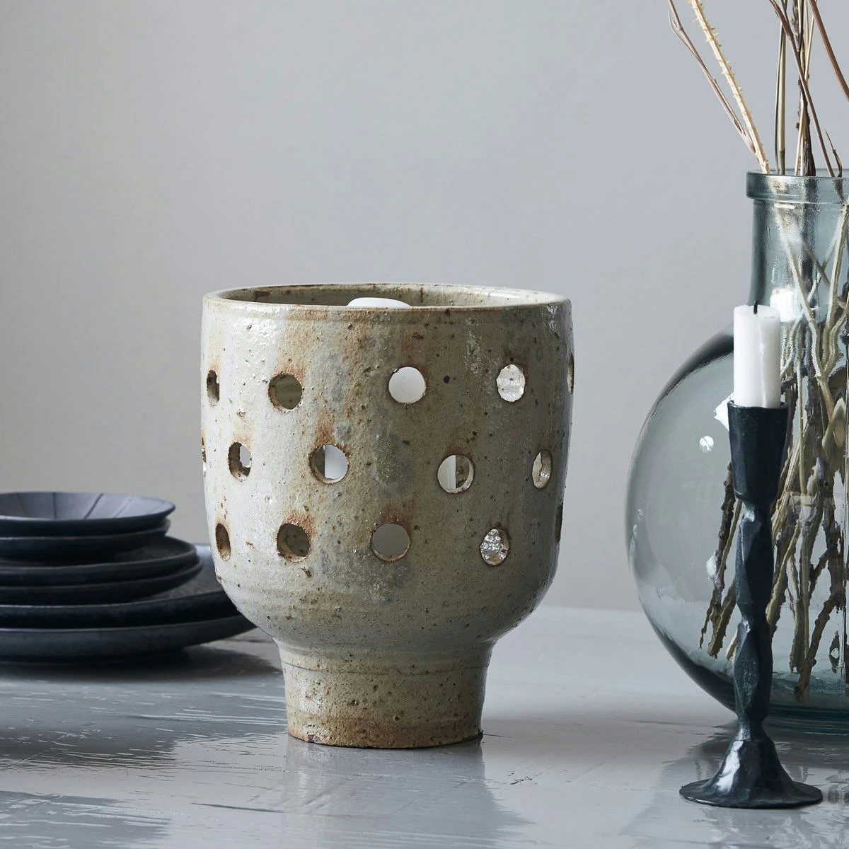 House Doctor Artist Kerzenständer Beige 20x26 Cm 5 House Doctor Artist Kerzenständer Beige 20x26 Cm – Bild 3