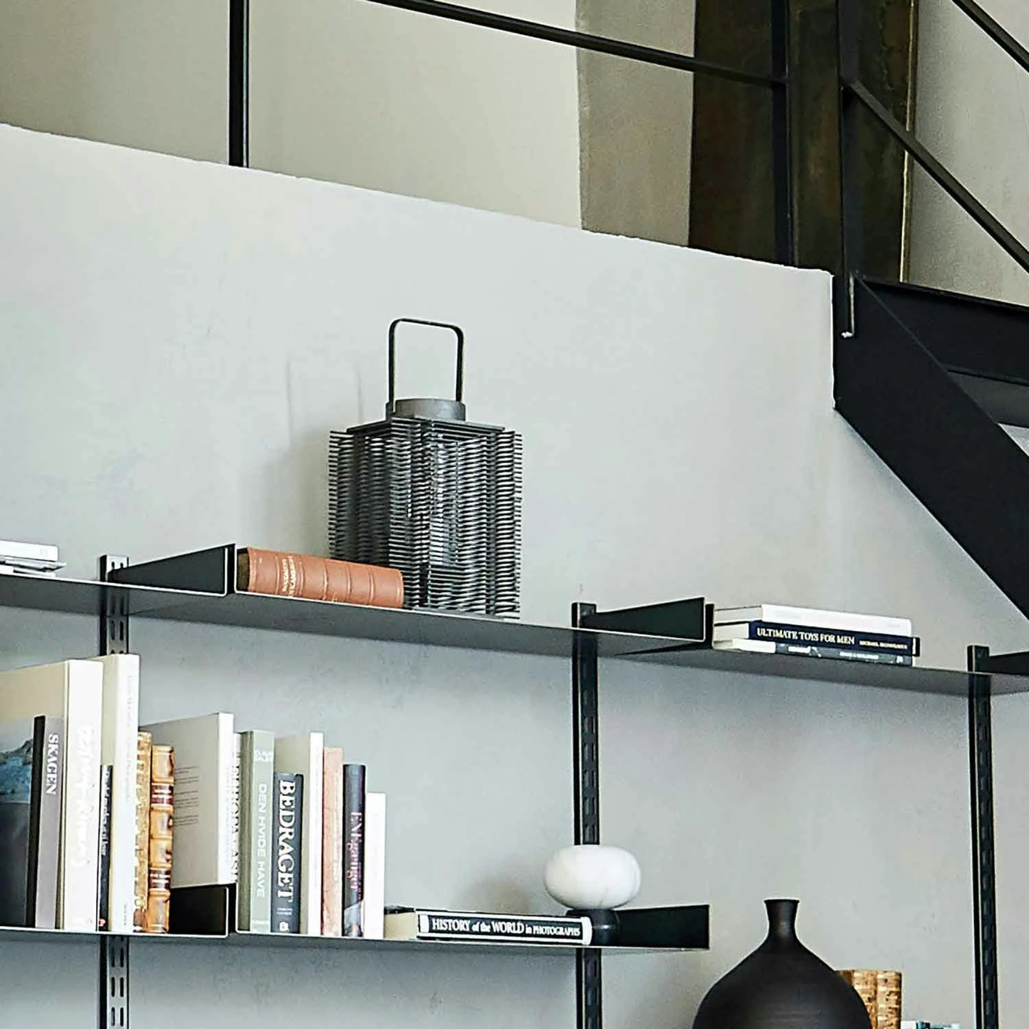 House Doctor Asi Laterne, Dunkelgrau 4 House Doctor Asi Laterne, Dunkelgrau – Bild 3