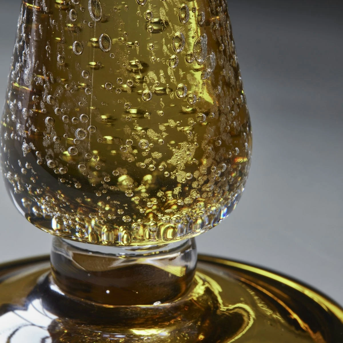 House Doctor Glee Kerzenhalter Glas Bernsteingelb H16 Cm 6 House Doctor Glee Kerzenhalter Glas Bernsteingelb H16 Cm – Bild 4